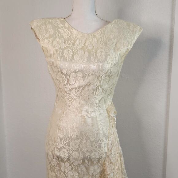 Wedding Dress Vintage Ivory Lace (flaw) - Picture 7 of 10